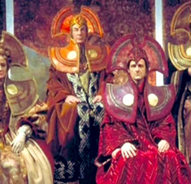 Another  #DoctorWHo fan-canon (Pre-Revival, Pre-Chibnall) that I really liked: All Time Lords are Gallifreyans, but not all Gallifreyans are Time Lords.  Time Lords were scholars and Gallifrey was run by scholars ...  #DoctorWHo