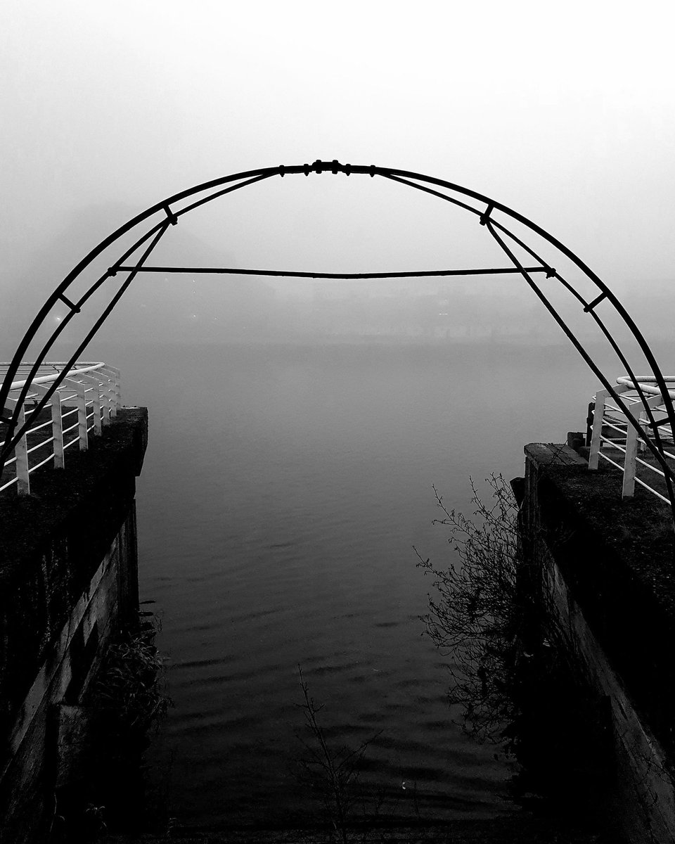 Duffy81's tweet photo. "Pay the Ferryman" Duffy1981@gmail.com
#rd81photography #glasgow #ig_glasgow #instaglasgow #glasgowist #glasgowlive #ig_scotland #visitscotland #ilovegla #iloveglasgow #blackandwhite #mono #monochrome #RiverClyde #clyde #oldferrylanding #ferrycrosstheclyde #foggy #rivermist https://t.co/ra3DnnpiLl