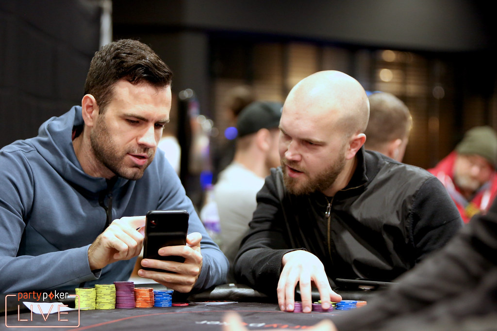 FRpartypoker's tweet photo. 👋Hey !
💰Ça vous dirait de gagner des tickets #5Diamond ?
🚣Rendez-vous sur notre page Facebook pour participer au #ChooseYourPlay de la semaine !
🍀Good luck !
➡https://t.co/ryykaVnfyJ
🔞Jeu Responsable
Love Poker #joinparty https://t.co/FirRA5FbZ1