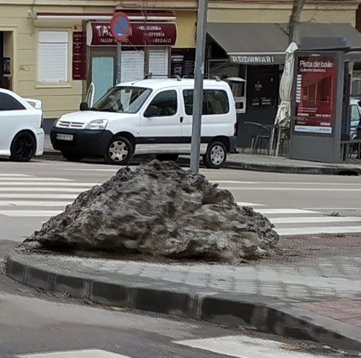 Nieve blanca o nieve negra. 

El hollin que invade las ciudades. 

Sierra de Madrid y Madrid Capital.