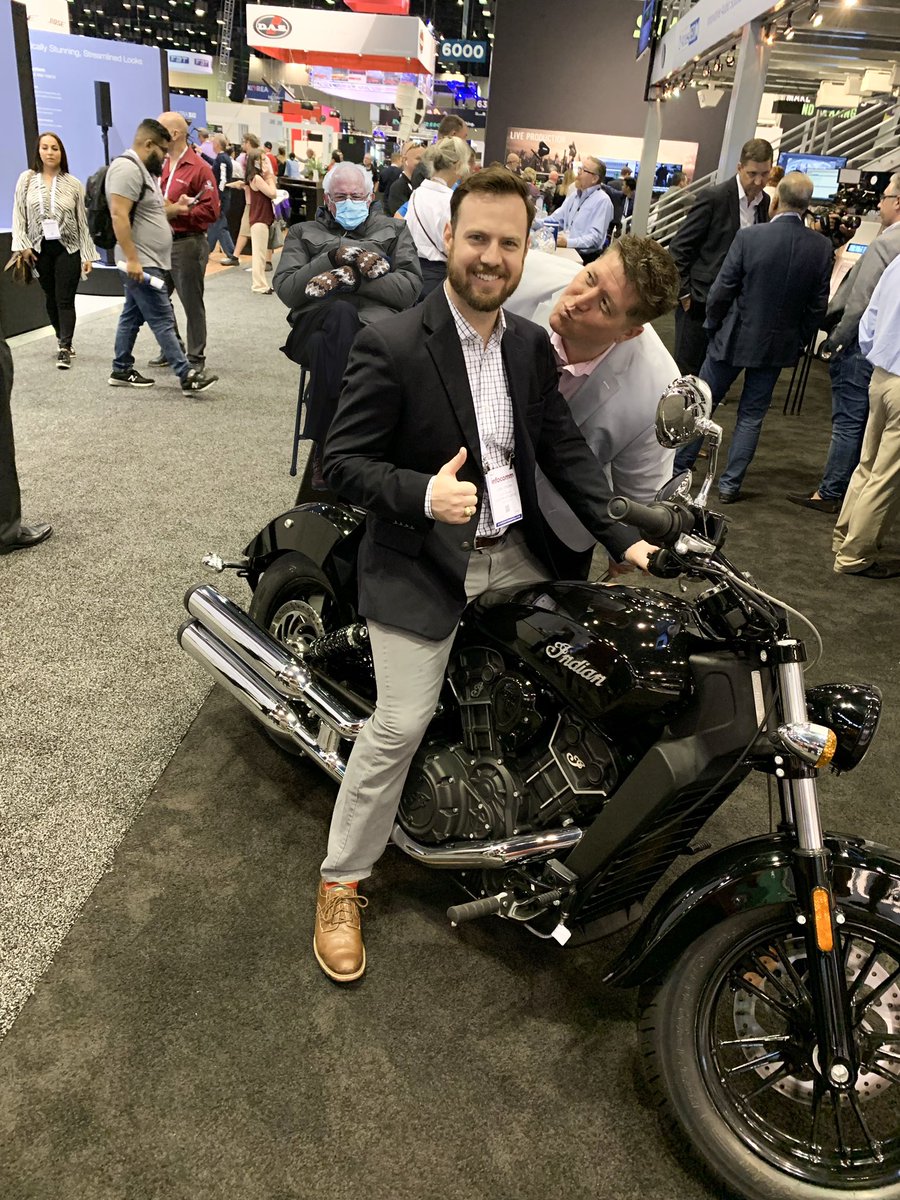 LukeJordanEAVI's tweet image. Bernie does not approve of these shenanigans. #AVtweeps #AVselfie #InfoComm19