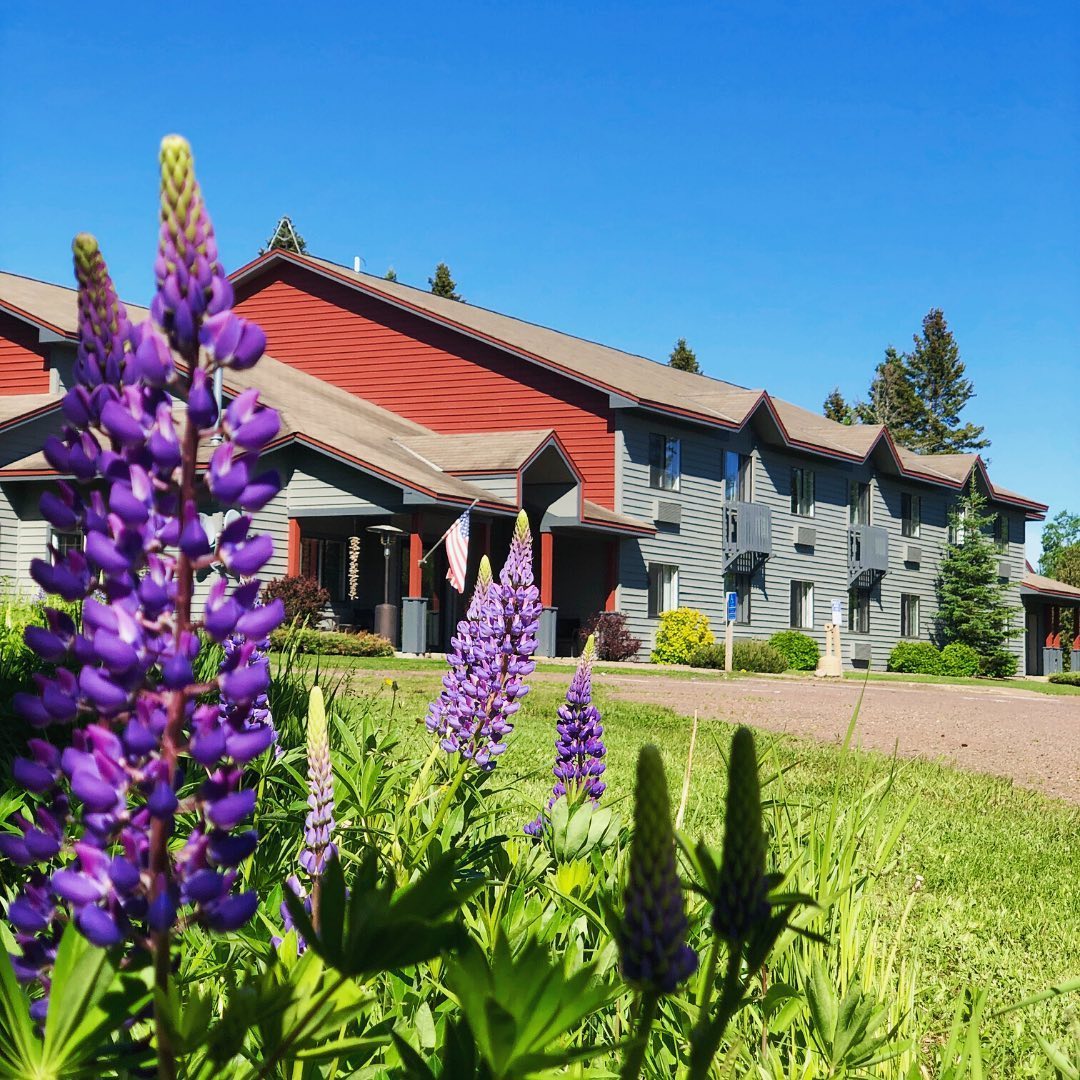 Some #SmallBusinessSaturday love going to the Mountain Inn at Lutsen! Local couple Teri and James poured their heart and soul into this place to create “affordable boutique style lodging”. If you’re looking for a place to stay for this year’s race…we recommend the Mountain Inn!