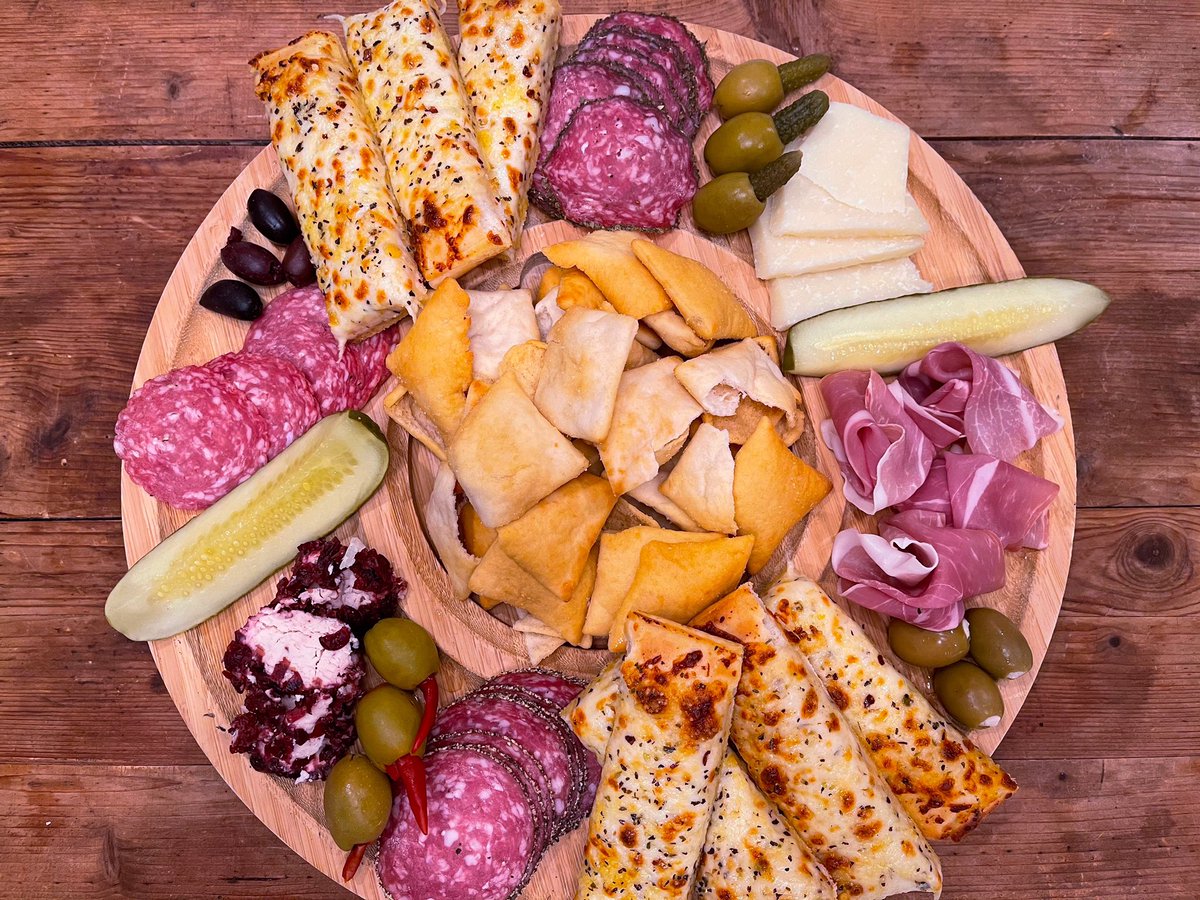 saksuds's tweet photo. It’s snack time! https://t.co/4NRqkyRxED