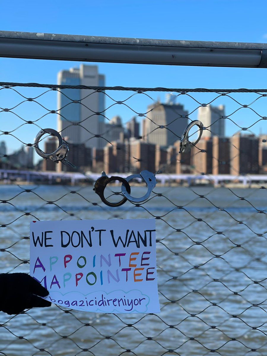 #BoğaziciDireniyor New York bulusmasından mesaj var👇👇
“We do not want appointee mappointee” @boundayanisma <a href="/BUicinMezunlar/">Boğaziçi Üniversitesi için Mezunlar Girişimi</a> <a href="/bumedofficial/">BÜMED</a> <a href="/VOANews/">Voice of America</a> <a href="/say_cem/">Cem Say</a> <a href="/yunusunbabasi/">Can Candan (@cncndn.bsky.social)</a> <a href="/radyobogazici/">radyo boğaziçi</a> <a href="/KimlerIstiyor/">Kimler Seçilmiş Rektör İstiyor?</a> <a href="/Bogazici_DE/">Boğaziçi Mezunları - Almanya</a> <a href="/BogaziciAlumni/">Boğaziçi Mezunları Avustralya / Australia Alumni</a> <a href="/BogaziciAbroad/">BOYUT</a> <a href="/BogaziciNl/">Bogazici University Alumni - Netherlands</a> <a href="/BogaziciKanada/">Boğaziçi Mezunları Kanada / Canada Alumni</a>