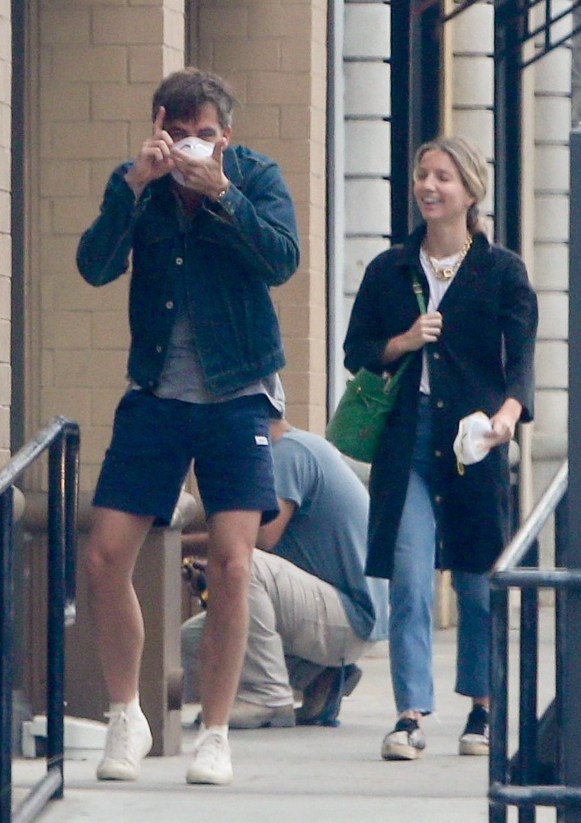 tracking_ontrek's tweet photo. Esquire magazine is around saying the denim jacket is back.
So a little bit of Pine wearing a denim jacket and not so long ago, although I feel like 2020 has gone on forever.
#ChrisPine #AnnabelleWallis #Pinelle https://t.co/y571N5xPnJ