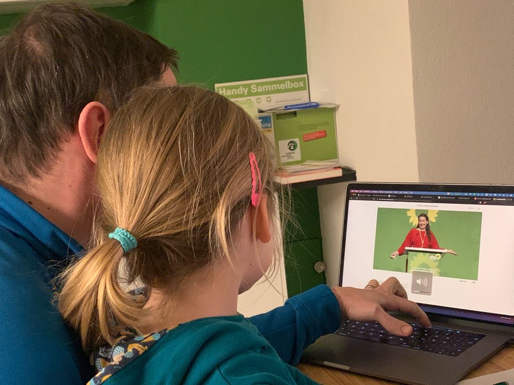 Yeah - herzlichen Glückwunsch @KrohnCaroline. 💚💚💚
Wir haben gespannt deine Rede verfolgt und nun kämpfen wir (also gut, ich 😅) dafür, dass es am Ende auch wirklich für Berlin reicht. #lmvfrankfurt2021