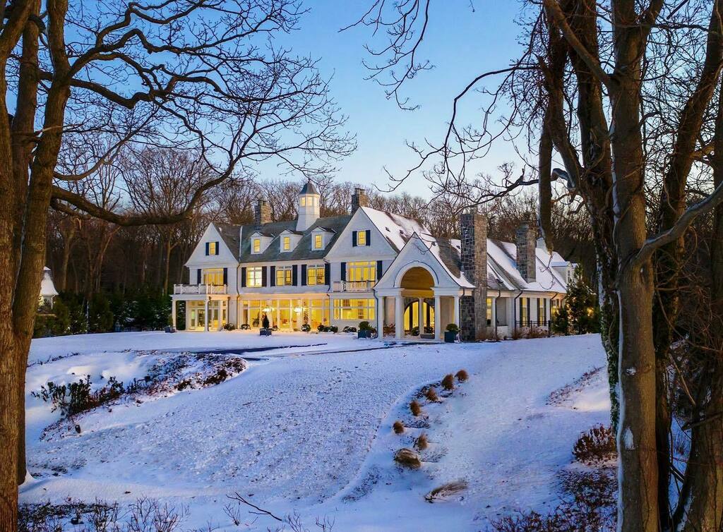 SmirosArchitect's tweet photo. A winter scene in Lloyd Harbor, New York ❄️ #smirosarchitects #lifestylecurators 
Photo by @vvuoto_bestaerialphotos https://t.co/7qIdG3CXtZ