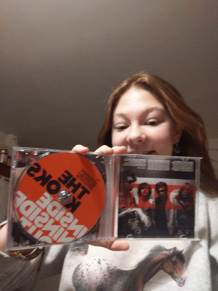 MeganLowes3's tweet photo. @thekooksmusic #TimsTwitterListeningParty I'm listening and reading along with the original CD.  Best way to spend an evening 100% https://t.co/DAyDQI5r5o