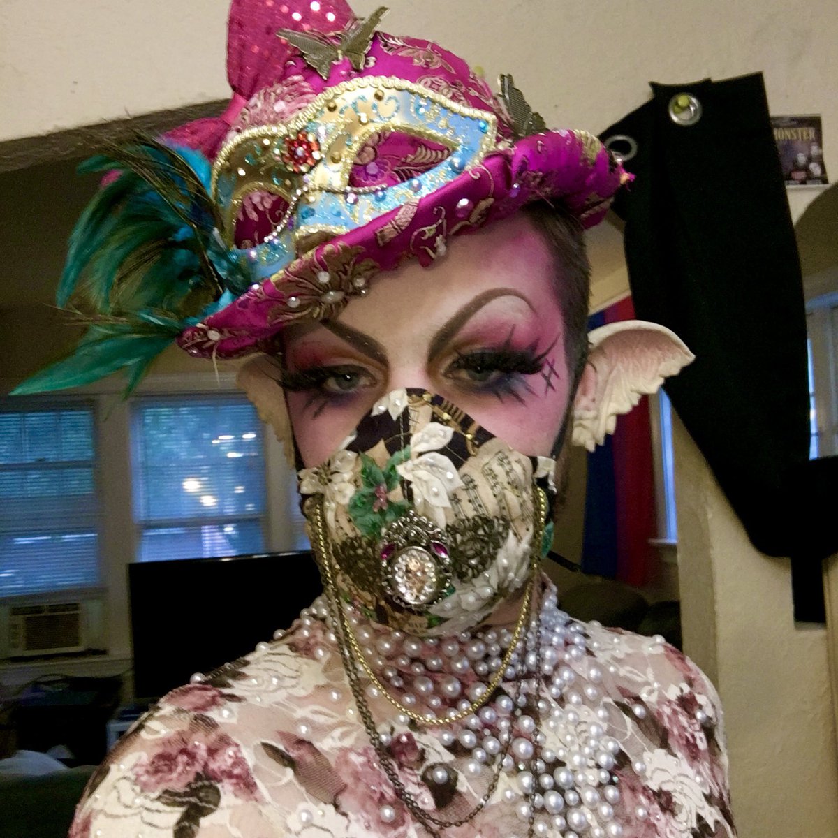 moxxi mayhem as monster cans a thread  @GoblinMoxxi