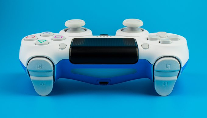 To celebrate joining <a href="/Luminosity/">Luminosity Gaming</a> I have teamed up with <a href="/BattleBeaverC/">Buster Beaver</a> to bring you this amazing controller giveaway! 

To enter:
Follow <a href="/WarsZ/">NIP WarsZ</a> <a href="/Luminosity/">Luminosity Gaming</a> &amp; <a href="/BattleBeaverC/">Buster Beaver</a> ✅
Retweet/Tag a Friend ✅

If we hit 3k retweets, we will give a 100% off code to a second winner 🔥