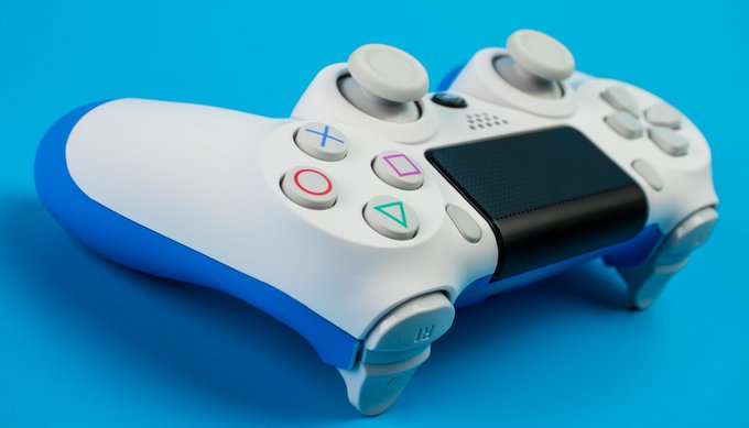 WarsZ's tweet photo. To celebrate joining @Luminosity I have teamed up with @BattleBeaverC to bring you this amazing controller giveaway! 

To enter:
Follow @WarsZ @Luminosity &amp; @BattleBeaverC ✅
Retweet/Tag a Friend ✅

If we hit 3k retweets, we will give a 100% off code to a second winner 🔥 https://t.co/sp23mqOwly