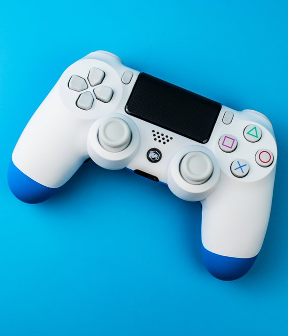 WarsZ's tweet photo. To celebrate joining @Luminosity I have teamed up with @BattleBeaverC to bring you this amazing controller giveaway! 

To enter:
Follow @WarsZ @Luminosity &amp; @BattleBeaverC ✅
Retweet/Tag a Friend ✅

If we hit 3k retweets, we will give a 100% off code to a second winner 🔥 https://t.co/sp23mqOwly