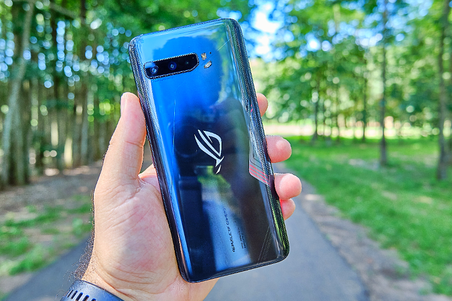 EU_GEEKLOKO's tweet photo. O monstro está sendo testado! Asus ROG PHONE 3 #ROGPHONE3 #ROG #ROGPHONE #ASUSROGPHONE3 #ROG3 #ASUS https://t.co/jCNK4AtbIk