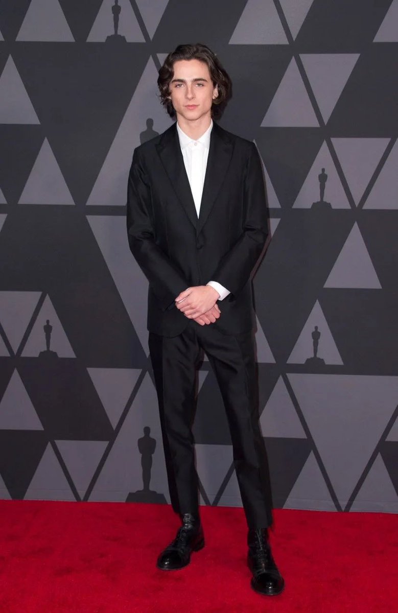 4 November 2017He attended a LACMA event in Los Angeles wearing a black velvet suit.11 November 2017He chose a simple black suit with cropped trousers and lace-up boots for the 2017 Governors Awards.