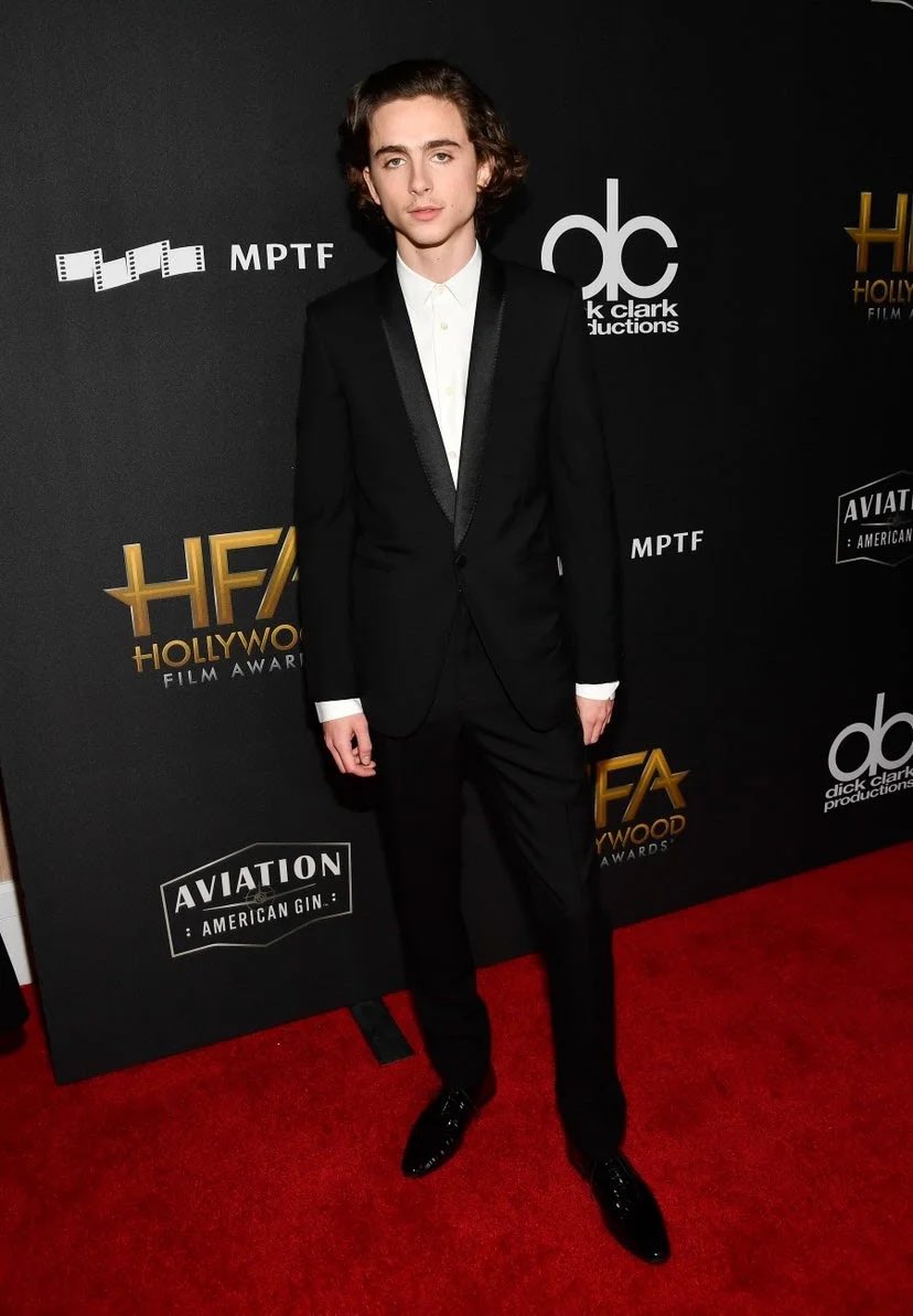 5 November 2017He wore a satin-lapel suit to the 21st Annual Hollywood Film Awards. 27 November 2017Glossy boots were the final touch to another velvet suit for the 2017 Gotham Awards in New York.