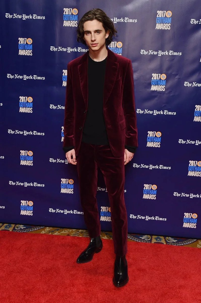 5 November 2017He wore a satin-lapel suit to the 21st Annual Hollywood Film Awards. 27 November 2017Glossy boots were the final touch to another velvet suit for the 2017 Gotham Awards in New York.