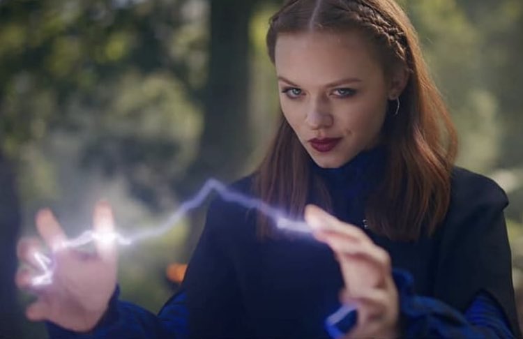 latomaiuolo's tweet photo. Beatrix degna erede delle trix. personaggio fantastico: cattiva come Icy, seducente e manipolatrice come Darcy e scatenata come Stormy. D’altronde BEATRIX= BE-A-TRIX (essere una trix) #FATENetflix #FateTheWinxSaga #WinxSaga https://t.co/cLMz8yM4fv