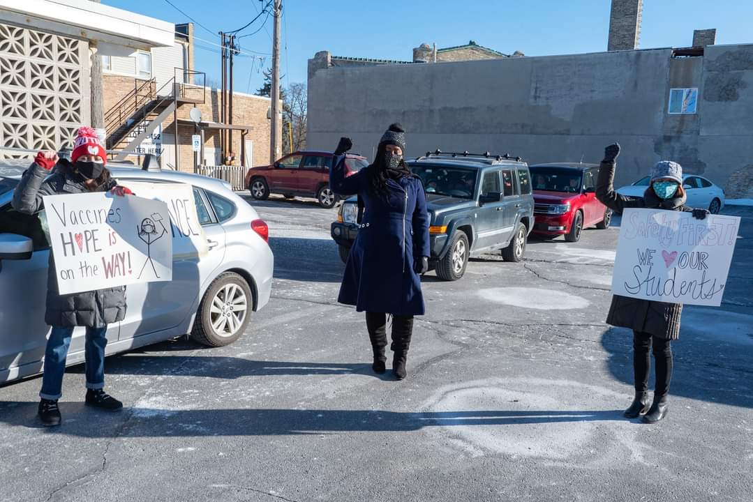 MTEAunion's tweet photo. .@RacineEducators We joined w/ REA-REAA & @KEAunion education workers for a car caravan to Racine Unified School District to demand the district remain virtual until it's safe to return.
Sign petition to keep MPS #VirtualUntilItsSafe for all students/staff https://t.co/dzUXPERS1V https://t.co/w6ErY1SOkC