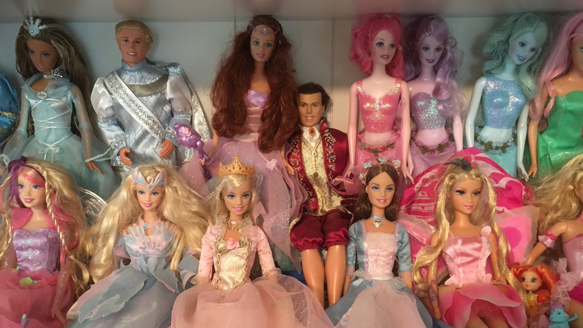 Tiara_Princess7's tweet photo. #Barbie movie dolls. π¦π·π¦
#BarbieMovie #OldBarbie #ClassicBarbie #PrincessandthePauper #BarbieSwanLake #BarbieNutcracker #IslandPrincess #Fairytopia #Mermaidia #MagicofPegasus https://t.co/xQTCedXaz7