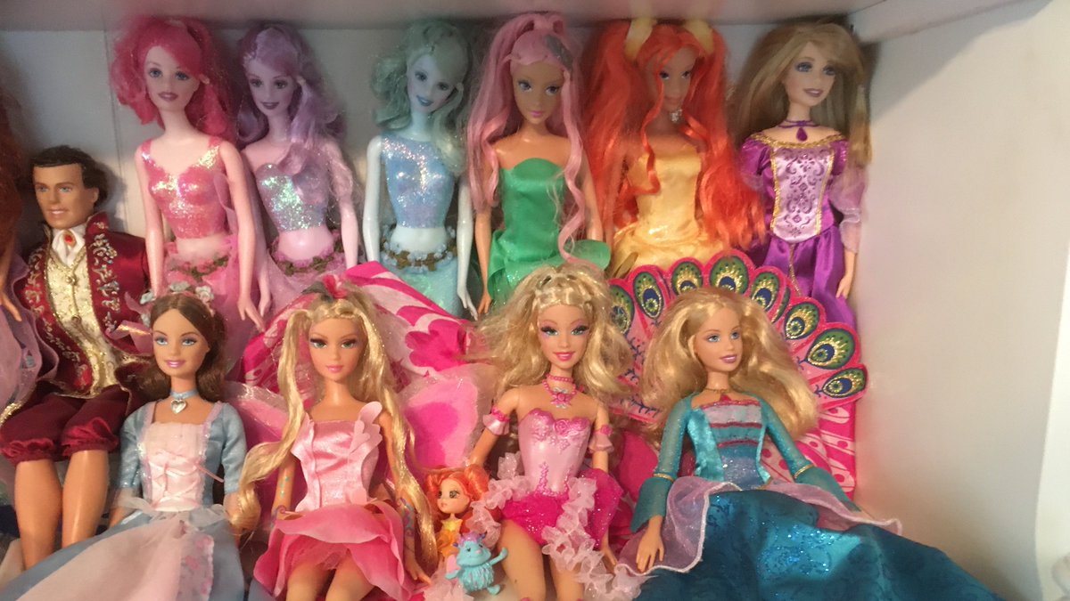 Tiara_Princess7's tweet photo. #Barbie movie dolls. π¦π·π¦
#BarbieMovie #OldBarbie #ClassicBarbie #PrincessandthePauper #BarbieSwanLake #BarbieNutcracker #IslandPrincess #Fairytopia #Mermaidia #MagicofPegasus https://t.co/xQTCedXaz7