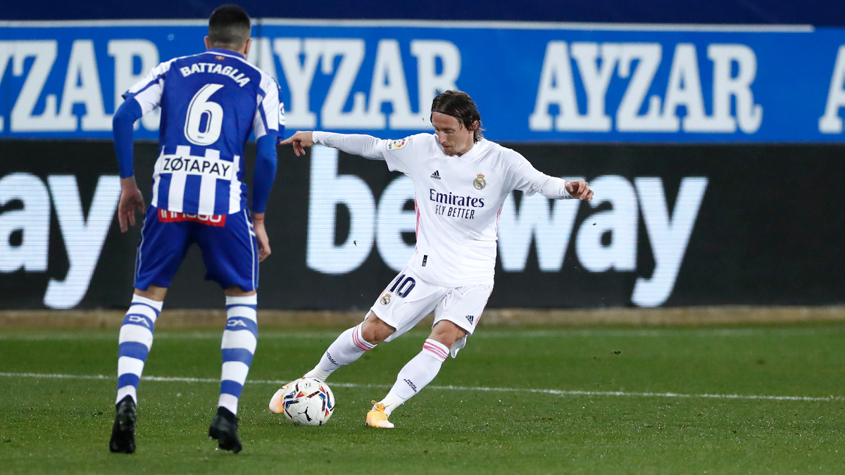 realmadrid's tweet photo. ⏸️ DC: @Alaves 0-3 @realmadrid 
@Casemiro 15', @Benzema 41', @hazardeden10 45'+1'
#AlavésRealMadrid | #HalaMadrid https://t.co/N8jTBQqig5