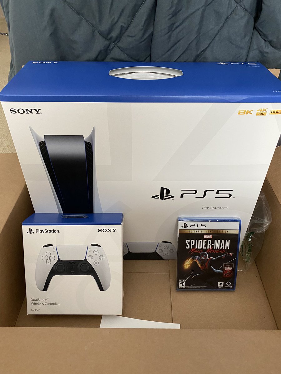 OfficialDhaval's tweet photo. 🛑 PS5 DISC GIVEAWAY ALERT 🛑 PS5 BUNDLE to ONE of the Lucky Winner 👏🏻 *RETWEET* *FOLLOW* 

https://t.co/HCVzRsQPhp

PS5 Bundle Giveaway will be going live on my Instagram on the Feb. 4th and #Winner will be chosen on the 14th. 

Good Luck!! #giveaway #ps5 #Ps5stock #PS5Giveaway https://t.co/1lWU91Do4U