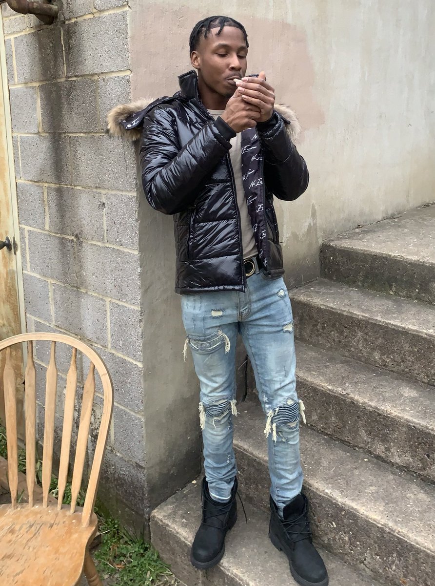 blr_jt's tweet image. #TrapMode 🔋💸🖤