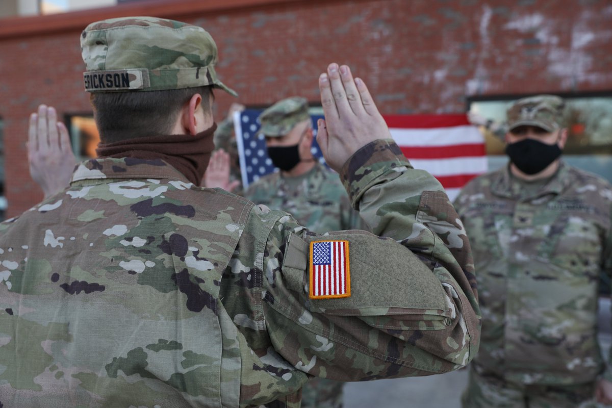 MNNationalGuard's tweet photo. .@ARNGDirector Lt. Gen. Jon Jensen administered the oath of re-enlistment to two Soldiers from the @MNNationalGuard B Troop, 1st Squadron, 94th Cavalry, Jan. 22, 2021, in Washington, D.C.. https://t.co/dCMqKcjKQ4