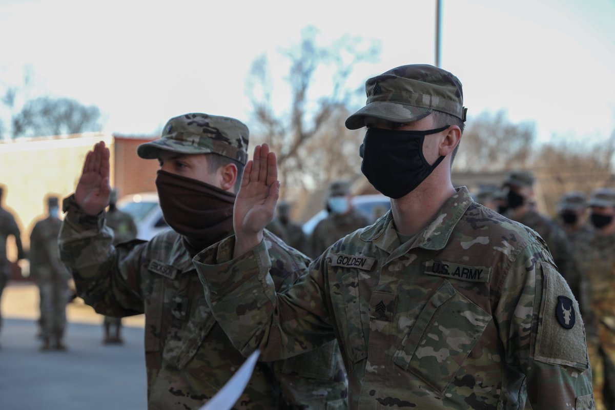 MNNationalGuard's tweet photo. .@ARNGDirector Lt. Gen. Jon Jensen administered the oath of re-enlistment to two Soldiers from the @MNNationalGuard B Troop, 1st Squadron, 94th Cavalry, Jan. 22, 2021, in Washington, D.C.. https://t.co/dCMqKcjKQ4
