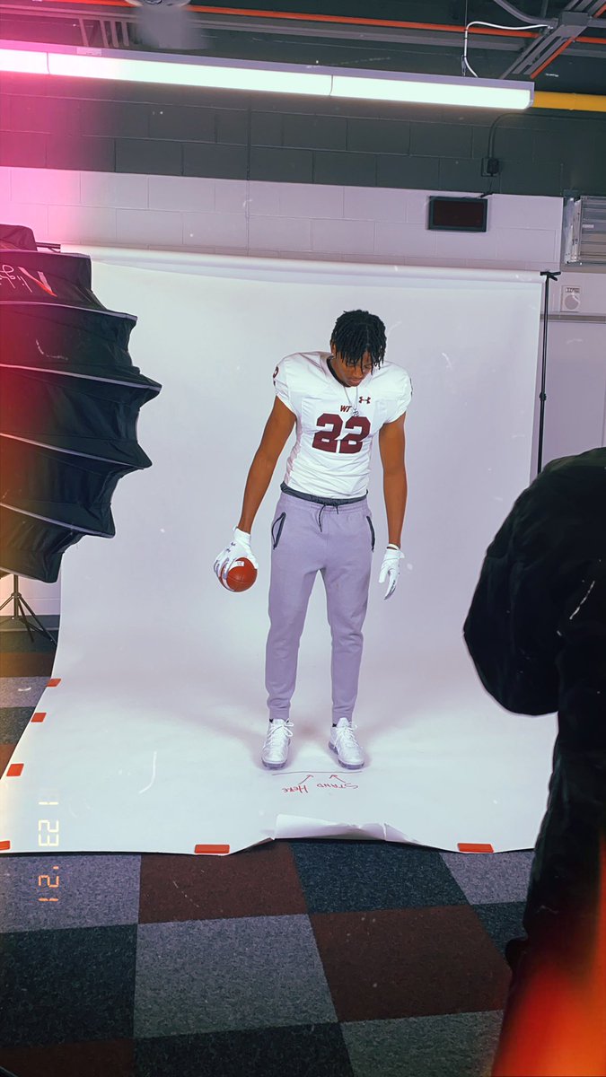 AndreiMobley's tweet photo. COMMITTED #RollDamnBuffs @Coach_HunterH @coachdrecortez @Coachwillwagner https://t.co/8BeKlUsOVq