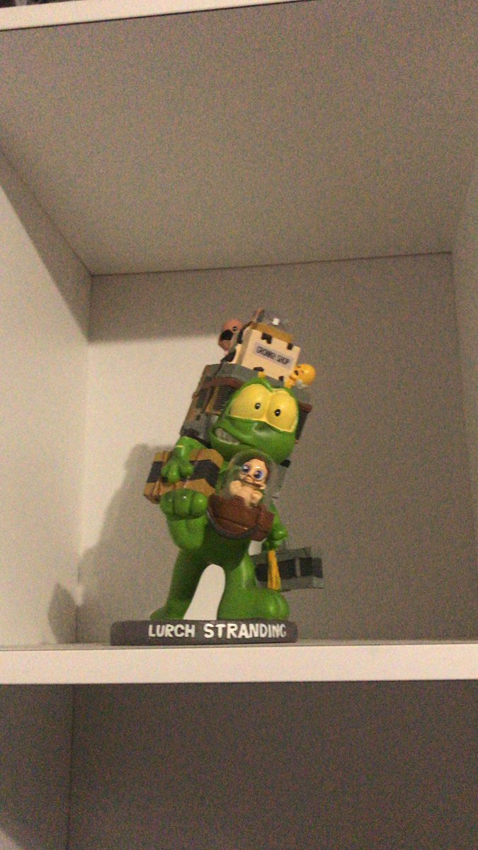 jannik_t650's tweet photo. #lurchstranding hat seinen Platz gefunden 😊 Danke @Gronkh @GrnkShop https://t.co/N6JXL9wOpt