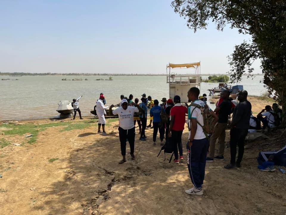 MaliSdmv's tweet photo. 1er Challenge 2021! Nous étions 60 environs ! Nous avons parcouru 27Km!!! Sur la route de Djoliba! Et toujours avec le sourire ! 
faites comme nous ! C’est que du bonheur🤩🤩
#CHALLENGE2021
#sdmvmali 
#onnelachepaslaffaire 
RDV le mois prochain inshallah sur un nouveau parcours https://t.co/VsIoY2nP1F