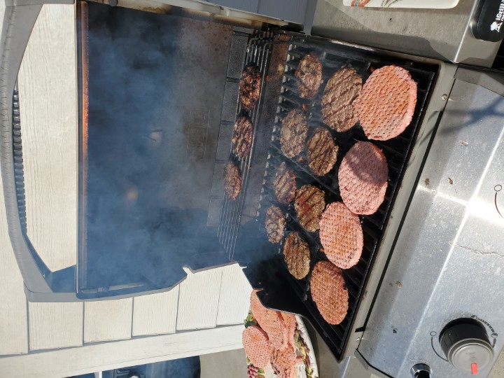 ECTrojansHoops's tweet photo. Team dinner. Feeding hungry players. Fueling up to beat Harrison. https://t.co/x6D2KhztZQ