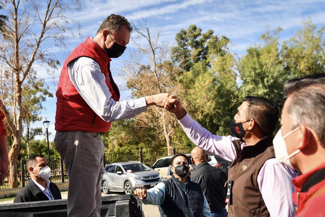 alitomorenoc's tweet photo. En #Sonora los priistas vamos al encuentro con la ciudadanía, vamos con una campaña de propuestas, vamos con un candidato con capacidad y a la altura de todos los retos. ¡Con @EGandaraC unidos decimos #VaPorSonora! 👊🏼🇲🇽 https://t.co/J9WWLkcGnV
