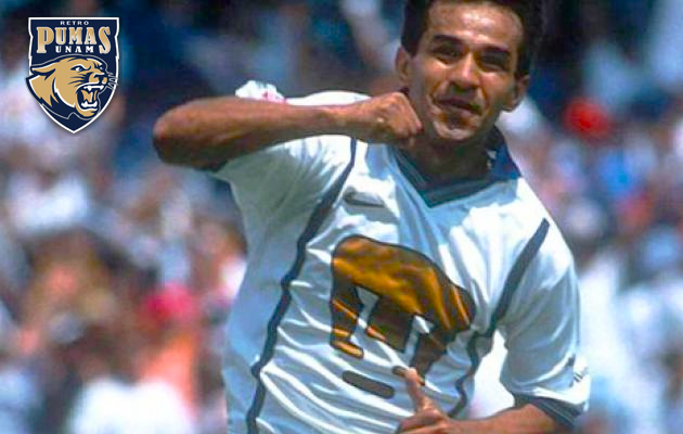 <a href="/jgolalde/">Jesus Olalde.</a> portando la playera de los pumas fue otro goleador que logró un hat-trick y fue precisamente contra el América. #PumasHistóricos
