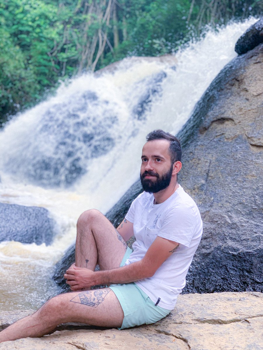 Gustavozatti's tweet photo. Oo que 5 anos fizeram comigo...
To ficando careca 🤯😳 https://t.co/Z7YOiZFtnu