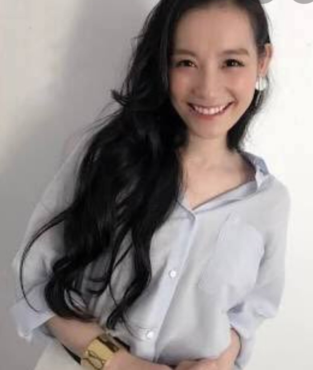 エイトボール商会 Pa Twitter シノラー デザイナーとして活躍中の 最近の 篠原ともえ さんが好き O O O O T Co Murm05z7pc 若い頃は ちょっと苦手だったのだが 40才をこえて とても魅力的な女性に感じるようになった 笑顔も素晴らしく これから
