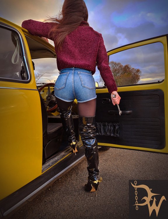 deadly_wicked's tweet photo. Fixing the car in style wearing my Deadly Wicked Spurs. Get yours here https://t.co/Kct5xhHtq1
#fetishspurs #deadlywickedspurs #thighboots #overthekneeboots #dominatrixspurs #higheelboots #womeninboots #bootspurs #sexyspurs https://t.co/gwMqteS6k6