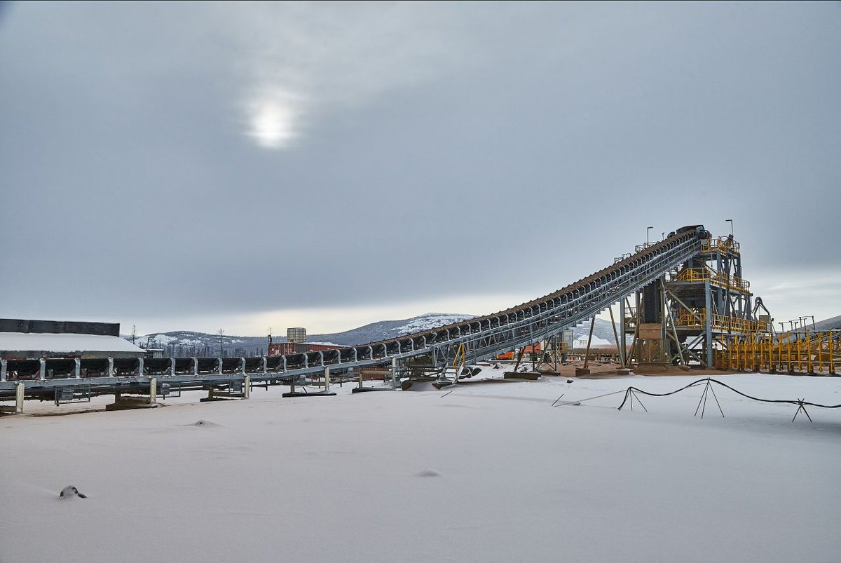 im_mining's tweet photo. .@nordgoldcom has announced a 24% expansion of its flagship #Gross mine (#Yakutia, Russia), to 18 Mt/y of ore from Q3 2021 which includes ten new haul trucks, a new 22 m stacker, two new drill rigs, a new excavator &amp; more processing equipment https://t.co/lUFzlPfltw #Russiangold https://t.co/EI97HpAbqS