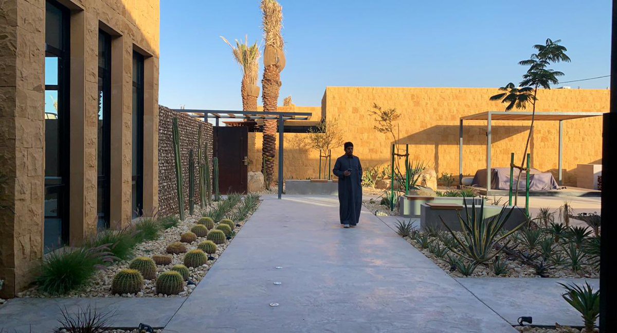 CAP_KSU_KSA's tweet photo. منتجع جديد في العاصمة الرياض من تصميم احد خريجي الكلية المتميزين المعماري 
 @BAlmansoour حيث قدم صناعة منتج معماري متقن وبمواد محلية تحافظ على البيئة، تصوير المعماري المبدع @ARCH3badi https://t.co/zak2kG9nzD