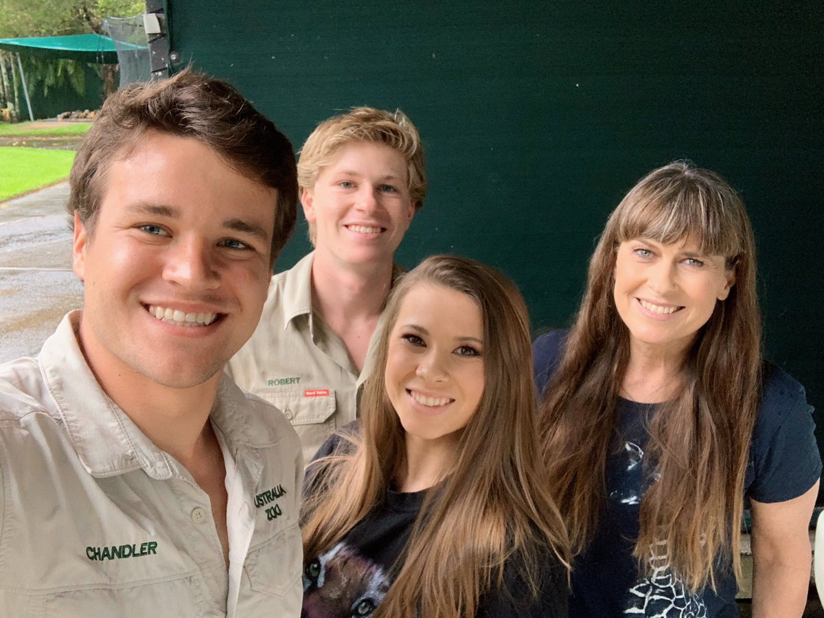 BindiIrwin's tweet photo. Any day spent with you is my favorite day.
So, today is my new favorite day.
 —Winnie the Pooh 💛🐝 https://t.co/tEyKeJrWdu