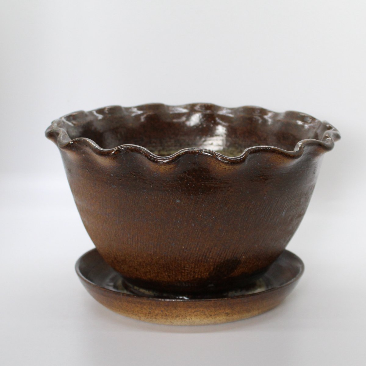 daxgaz's tweet photo. Excited to share the latest addition to my #etsy shop: Handmade Planter with Drainage https://t.co/NLnirHCwR0 #brown #no #handmade #wheelthrown #oneofakind #clay #glaze #ceramic #pottery https://t.co/bExtSRfS4W