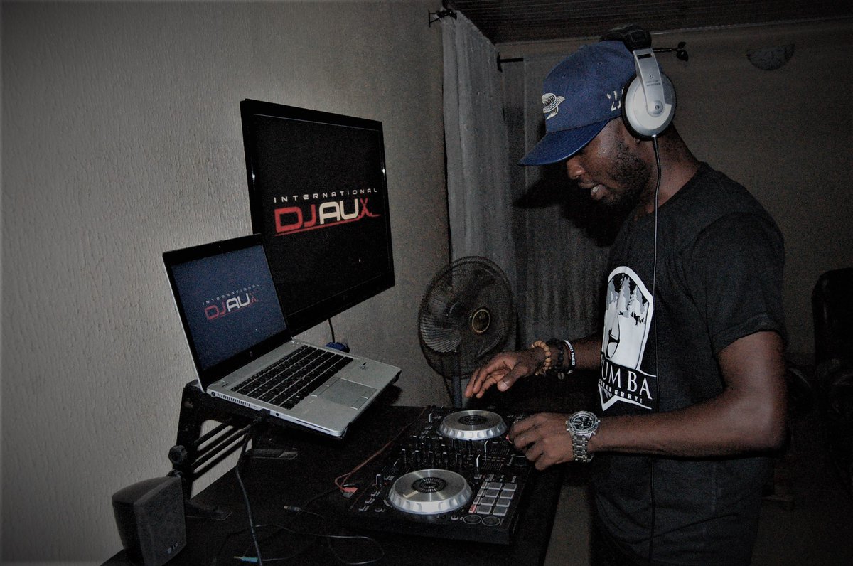 Auxford2's tweet photo. Music plug 🔌 DJ Aux https://t.co/lb2JLBwvbS