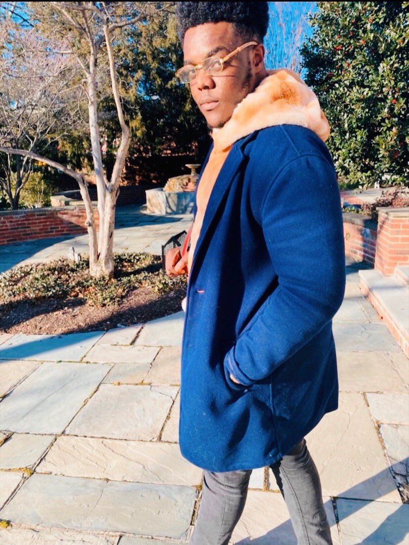 _pumpmasterflex's tweet photo. Don’t be afraid of your shadow, it’s really just a constant reminder that there’s light all around you https://t.co/UXUfmYDorw