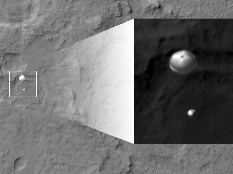 Learning so many cool things during this talk! Did you know we have a picture of the curiosity rover during its parachute decent on Mars ⁉️ #apscuwip