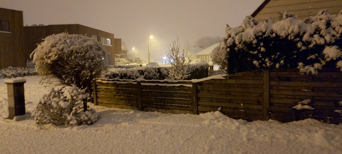 SarahGeybels's tweet photo. Winter is there @frankdeboosere @NoodweerBenelux @HLN_BE #beerse #sneeuw #winterprikje https://t.co/b8diLvz1wn