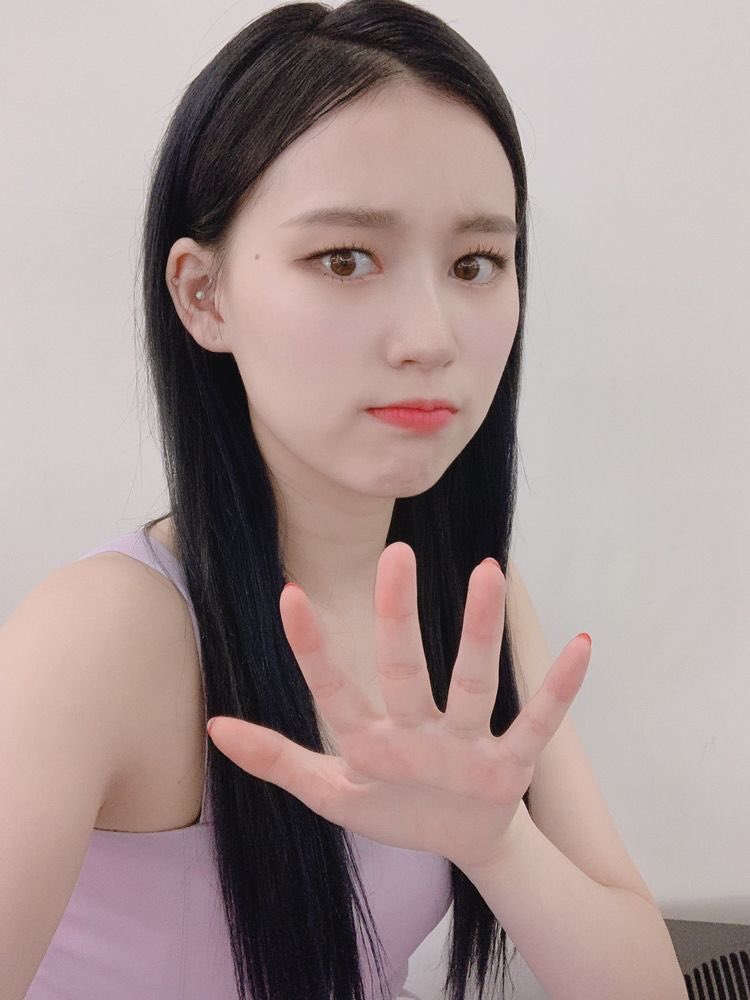 ellyPics_'s tweet image. Hii this is my new account for elly from weki meki!!! 
rt please