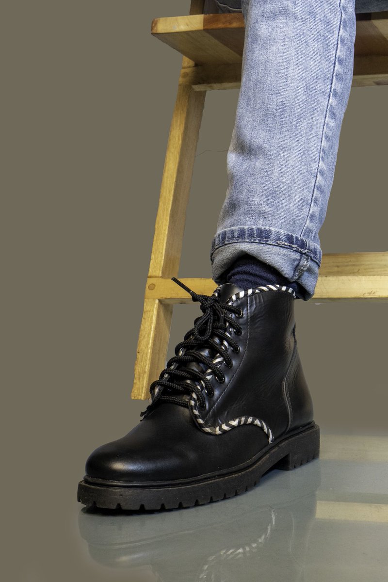 Afrolago2's tweet photo. Best shoes best brand @Afrolago2 #madeinrwanda #madeinafrica 

@PromesseK14 @LuckyIbnMiraj @RDBrwanda @princenshiz https://t.co/AnJc7Hg6H4
