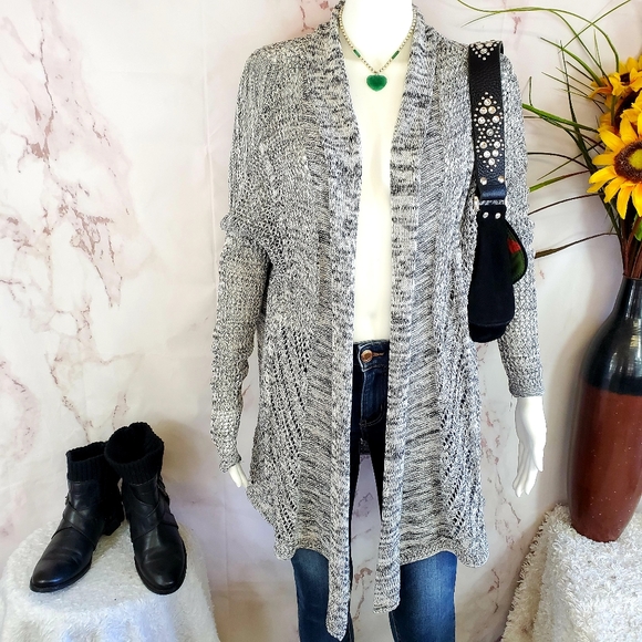 krispie3032's tweet photo. So good I had to share! Check out all the items I'm loving on @Poshmarkapp from @Jwurzbac1 #poshmark #fashion #style #shopmycloset #gap #roxy: https://t.co/tolFKbB58t https://t.co/6kxgyII42J