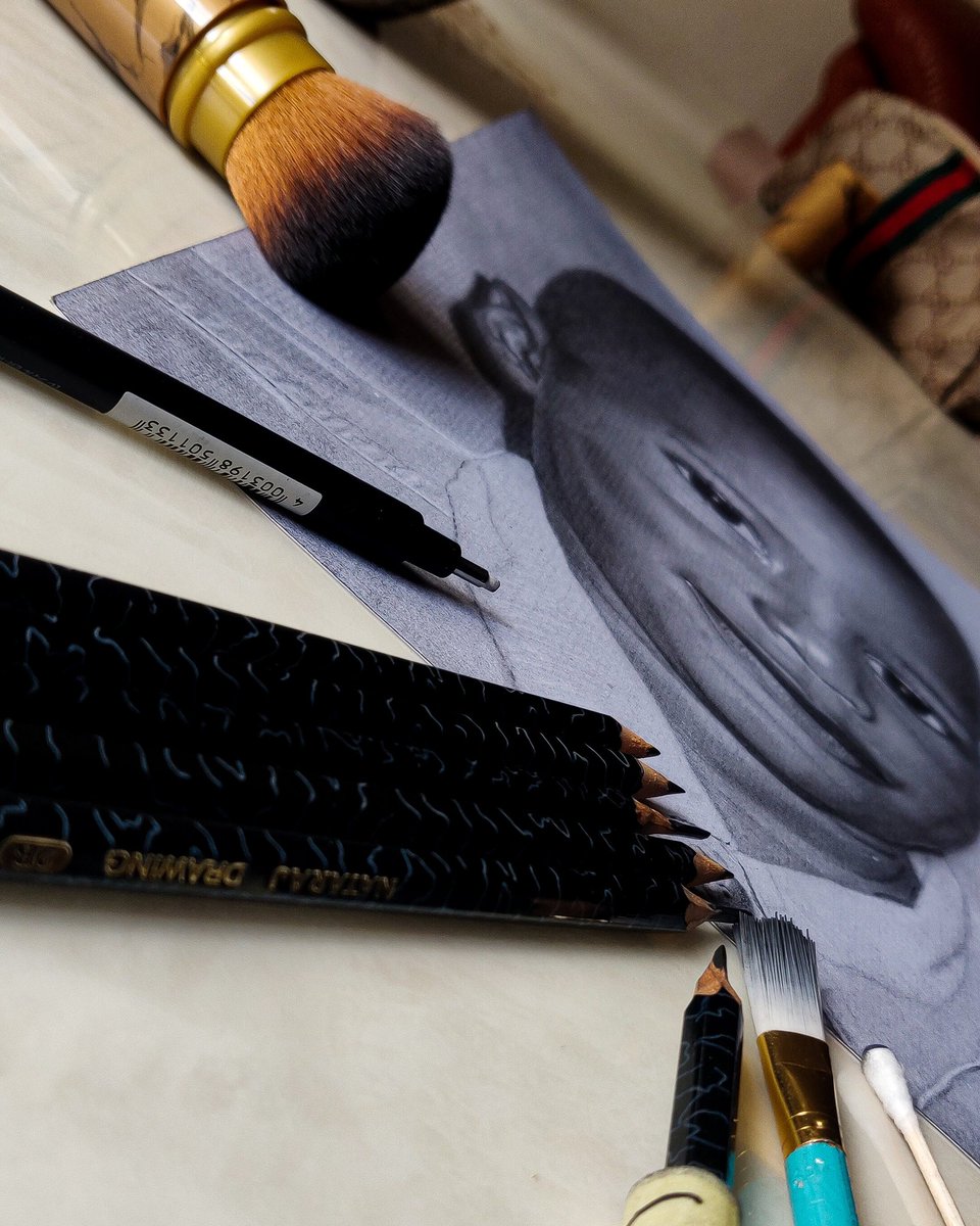 Paa_Issa's tweet photo. ✏️... 
Presque 20H de travail...
#RTapprecies https://t.co/M4nJj5m7gp